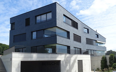 <strong>Fassadenbau </strong>Meilen <br />Naturschieferfassade